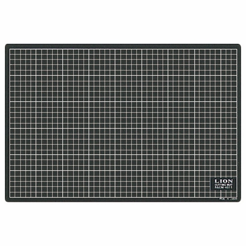 ライオン事務器 カッティングマット 再生PVC製 両面使用 450×300×3mm 黒/黒 CM-4511 1枚